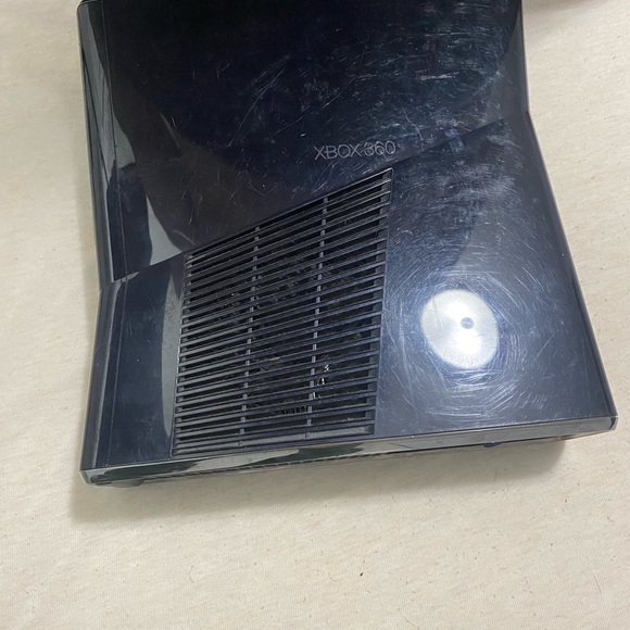 Xbox 360 s slim 250 gbs CONSOLE ONLY